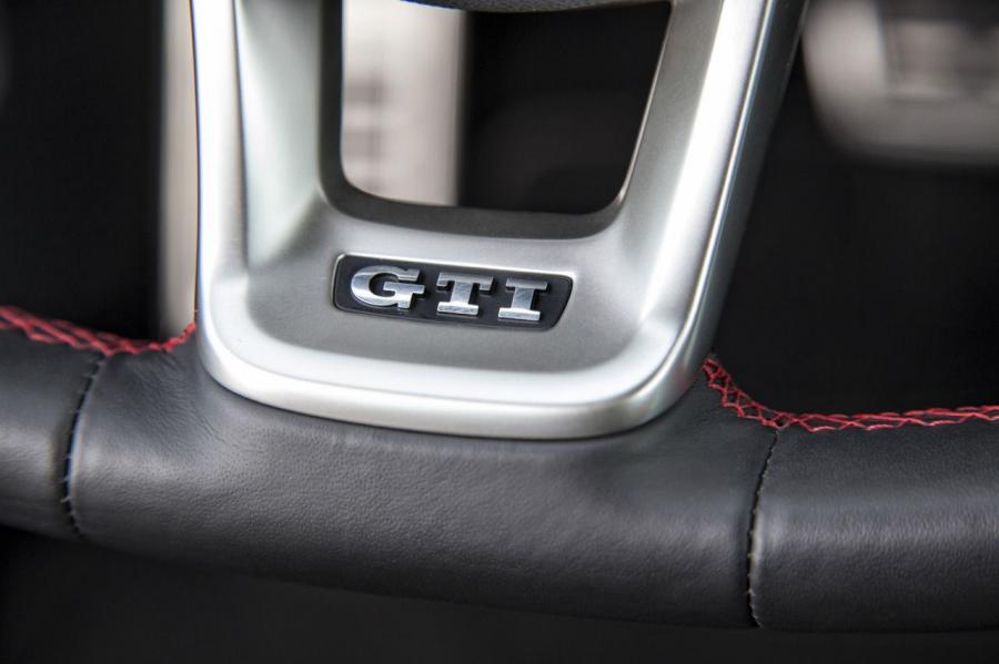  Volkswagen Golf 2015 года  (фото 10 из 27)